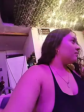 EmiliaTorrez stripchat live cam model