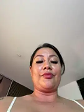 ValeryGrey stripchat live cam model