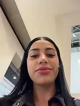AlannaEvons stripchat live cam model