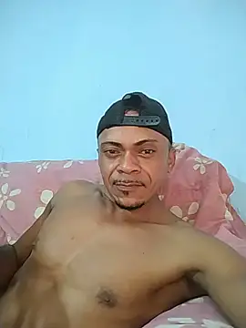Benh333 stripchat live cam model