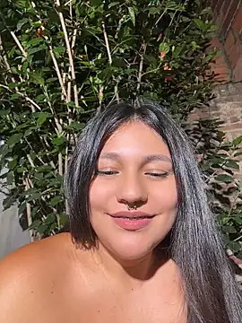 Emily_Gomezz stripchat live cam model