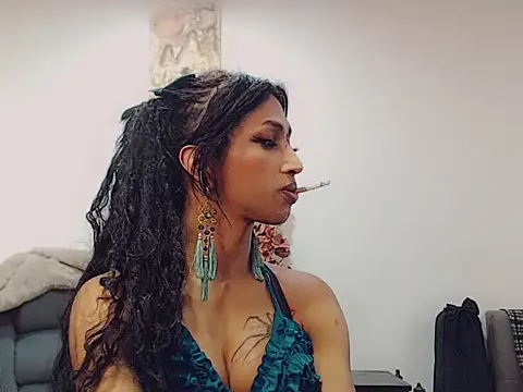 Hilary_Rodriguez_ stripchat live cam model
