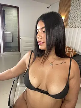 Paulinaa__ stripchat live cam model