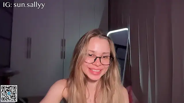 sunsally stripchat live cam model