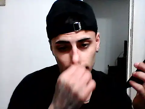 Aronfox23 stripchat live cam model