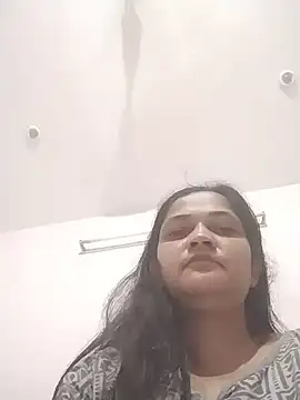 Reema-sharma123 stripchat live cam model