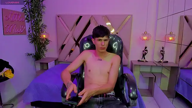 Salvatore18_ stripchat live cam model