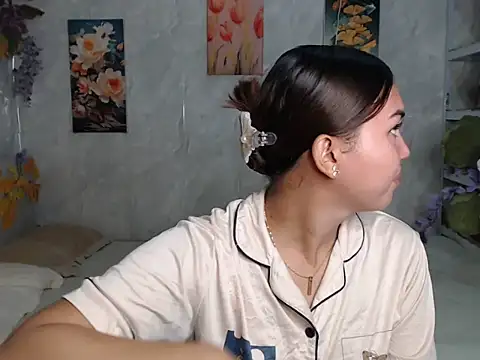 ur_asiankat stripchat live cam model