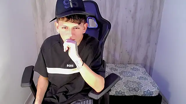 Hot_athletes_ stripchat live cam model