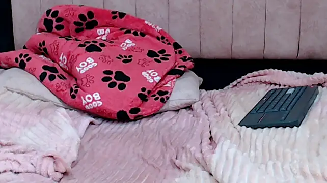 SOFYXS stripchat live cam model