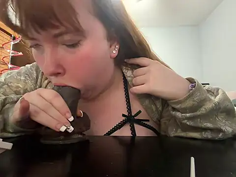 serenaluv stripchat live cam model