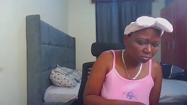 midnightsnack2 stripchat live cam model