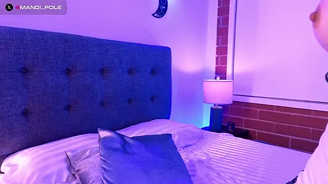 mandi4pole_ stripchat live cam model