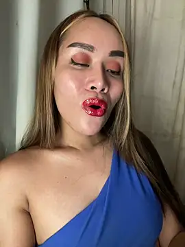 RomanticPearlTS stripchat live cam model