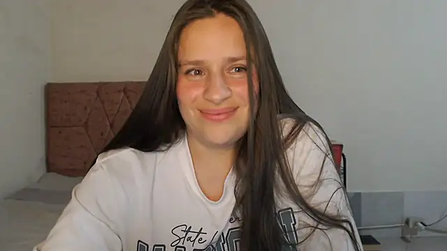 Serenity stripchat live cam model