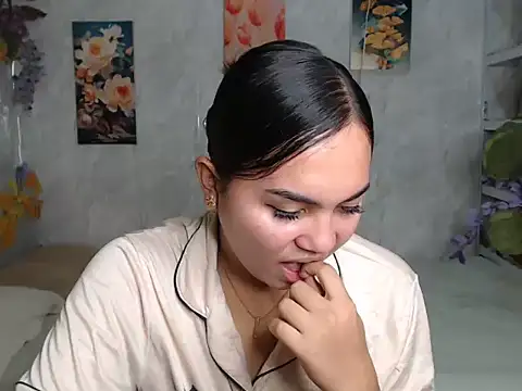 ur_asiankat stripchat live cam model