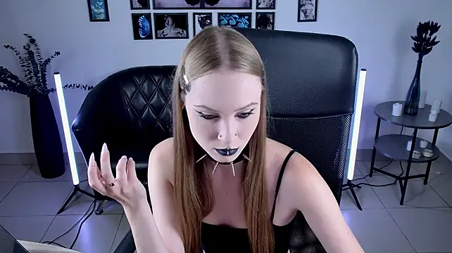 CarolineCartier stripchat live cam model