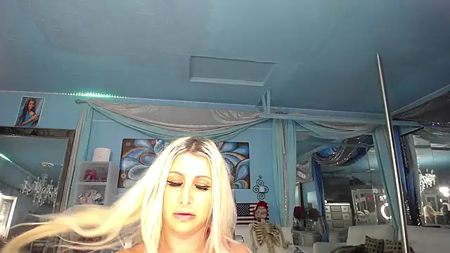 ADRIANNA_FOX stripchat live cam model