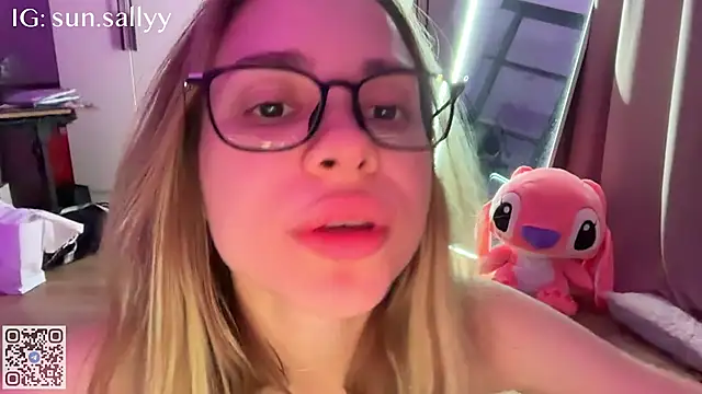 sunsally stripchat live cam model
