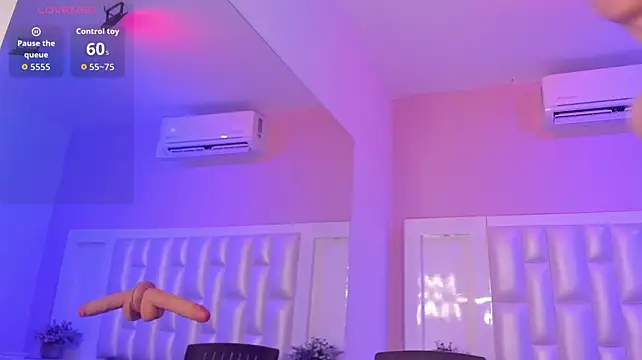 MaxxieRay stripchat live cam model