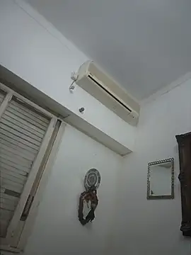 VIUDAcaliente stripchat live cam model
