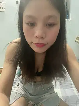 mon2003a stripchat live cam model