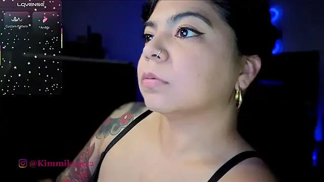 kimmiakiss22 stripchat live cam model