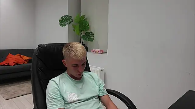 Logan_Falk stripchat live cam model