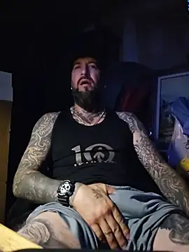 Beardedtattood stripchat live cam model