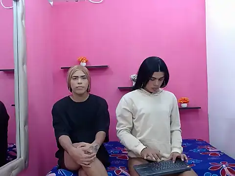 charlottevskendall stripchat live cam model