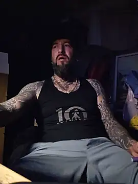 Beardedtattood stripchat live cam model