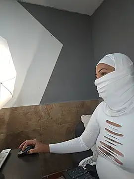 sandhy__honne stripchat live cam model