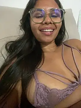 sofyRj stripchat live cam model