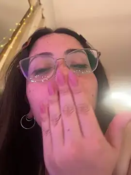Mizztikaa stripchat live cam model