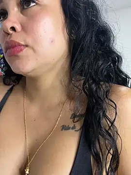 FOX_LATINA stripchat live cam model