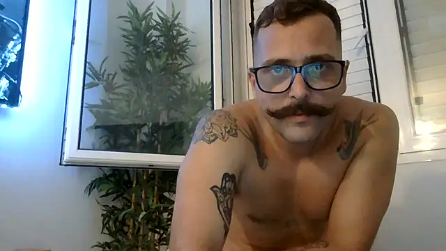 yanick931 stripchat live cam model