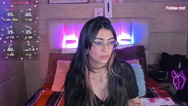 mia_devine_ stripchat live cam model