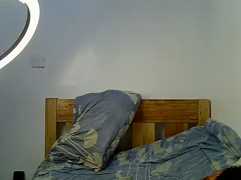 Holyshan stripchat live cam model