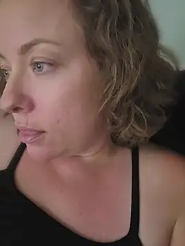 julimonroe stripchat live cam model
