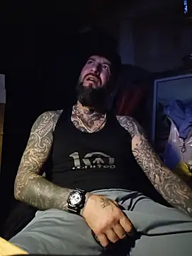 Beardedtattood stripchat live cam model