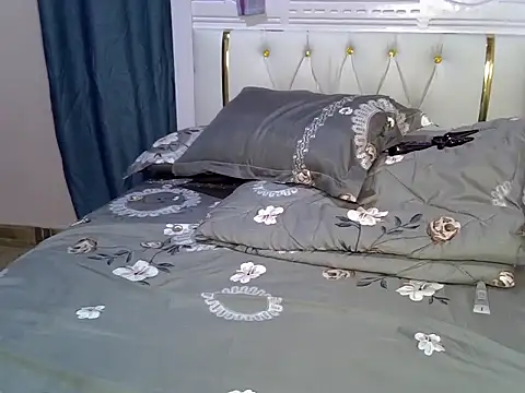 PrettyRuuby stripchat live cam model