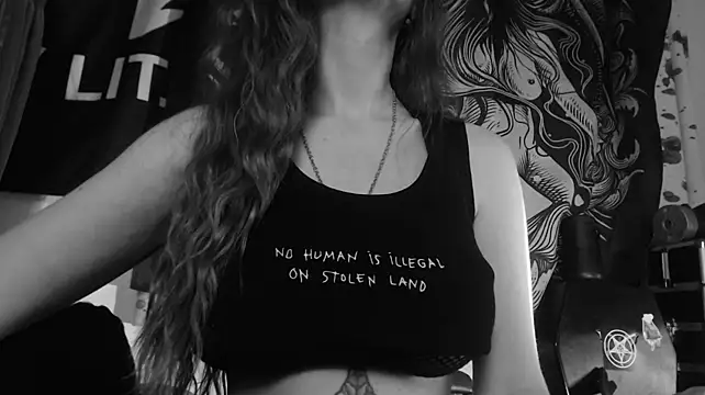 Silentmary stripchat live cam model