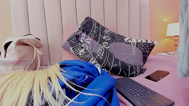 Mia_thompson_19 stripchat live cam model