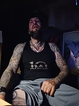 Beardedtattood stripchat live cam model
