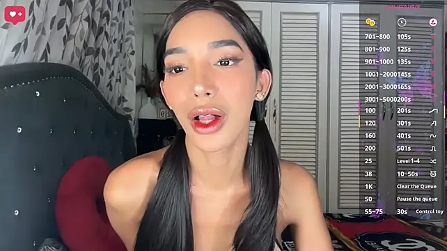 Miss-Carolina stripchat live cam model