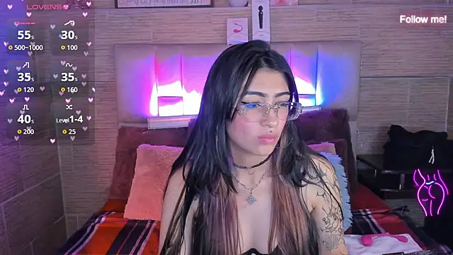 mia_devine_ stripchat live cam model