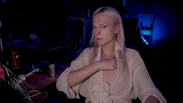 sindLy stripchat live cam model