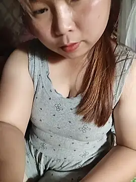 Lavy-bivi stripchat live cam model