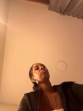 Your_Paris stripchat live cam model