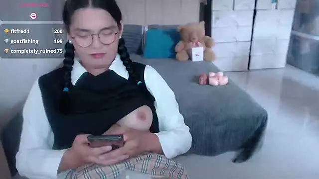zhaviahale21 stripchat live cam model